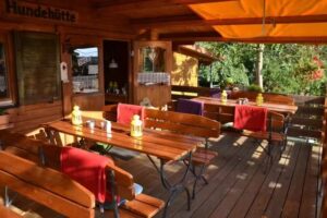 Vesperstube Hundehütte