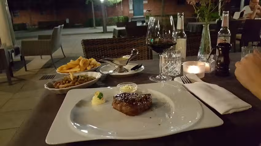 VesTa Grillhouse & Ouzerie Bar