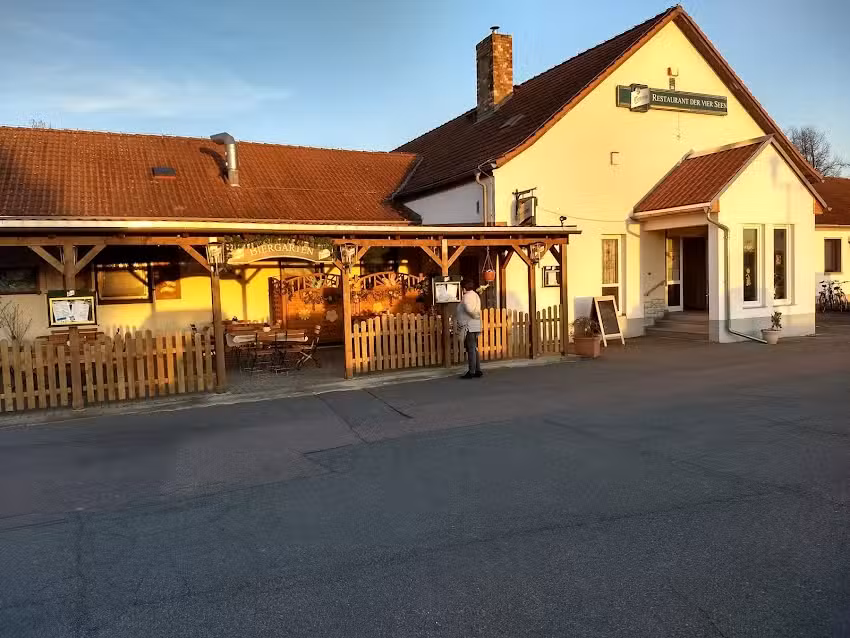 Vier Seen &ndash; Restaurant und Bar