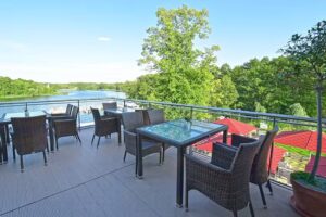 Villa am See – Klubhaus & Hafen