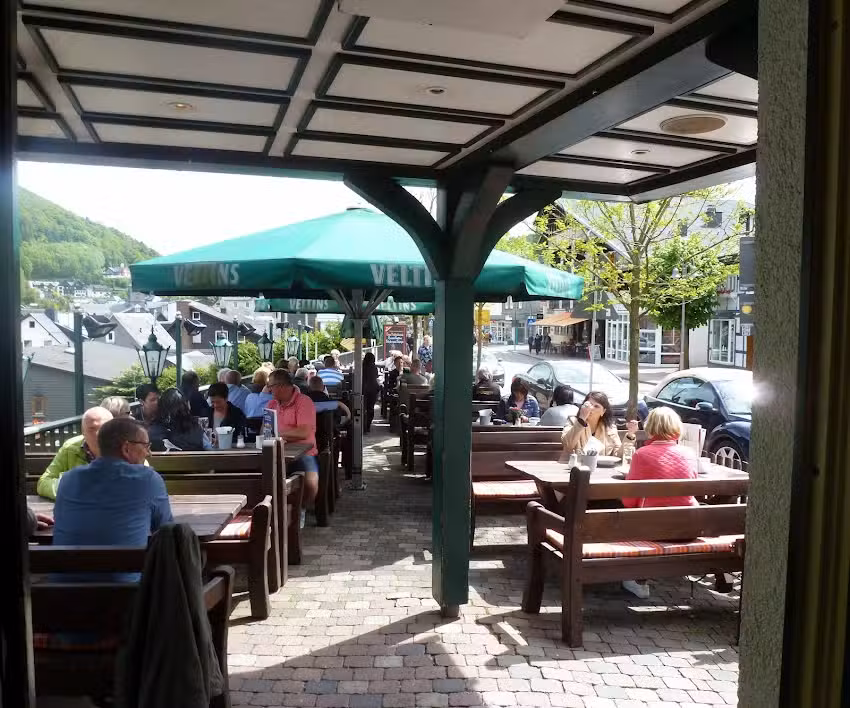 Vis a Vis Bistro Bar Tanzlokal