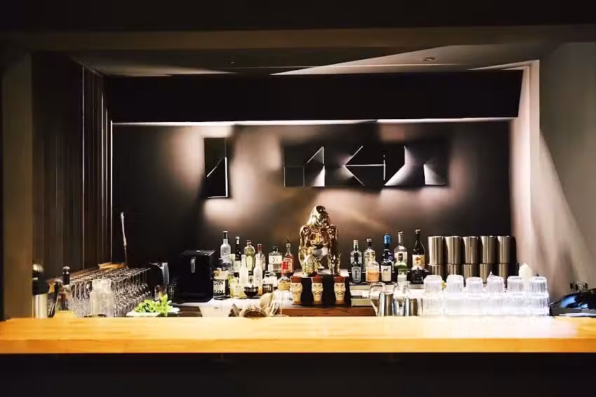 Vous Restaurant & Bar