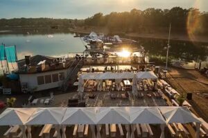 Wake & Ski Blauer See
