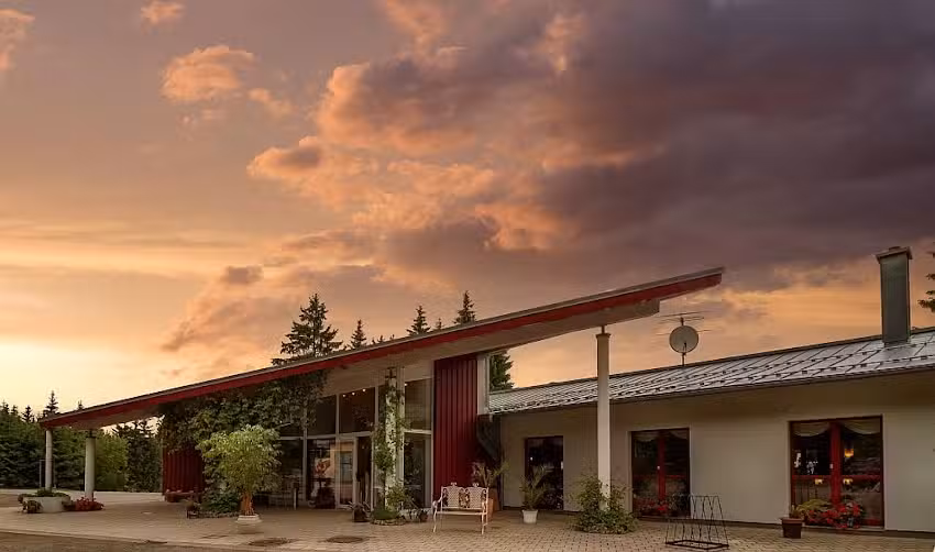 Waldhotel & Restaurant &bdquo;Rennsteigh&ouml;he&ldquo;