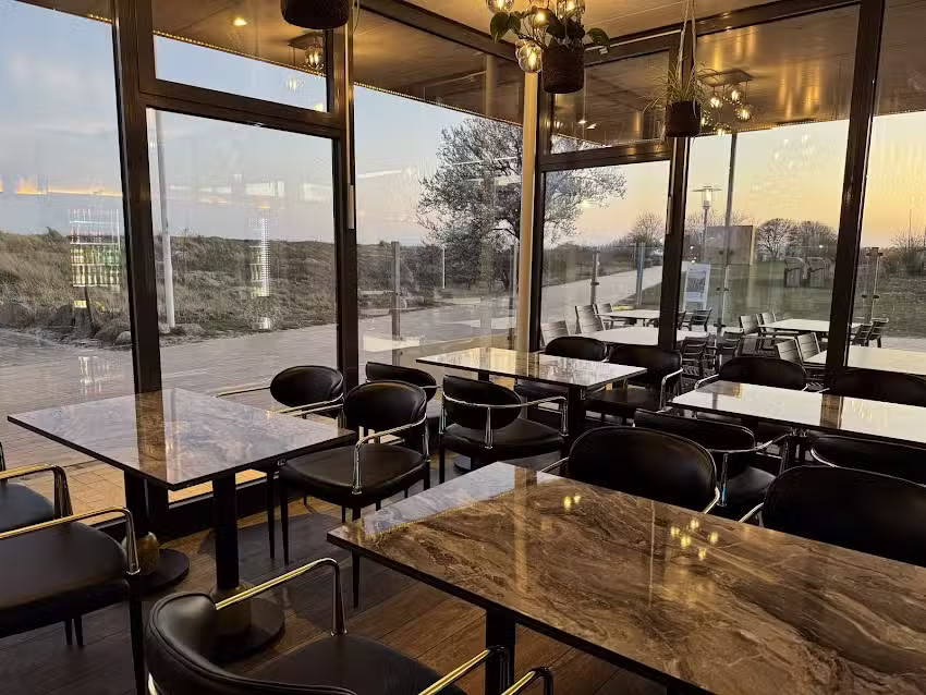 Wave | Caf&eacute; Bar Bistro