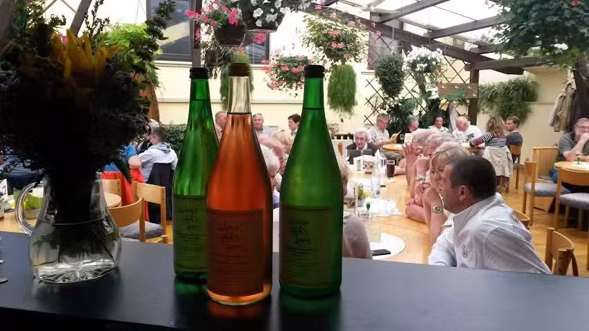 Weinhof Raps &ndash; Heckenwirtschaft