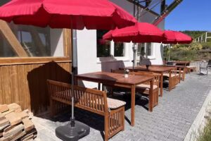 Weinrot-Lounge