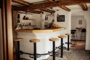 Weinstall – die Bar