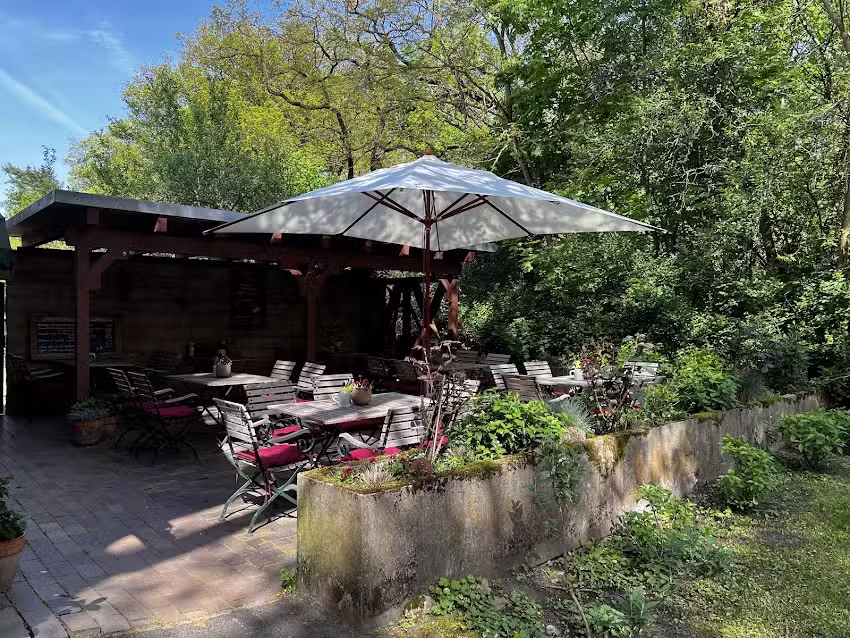 Weinstube Alte Henne Restaurant/ Wald-Biergarten / Catering