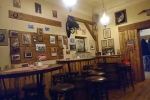 Western Saloon Go-West