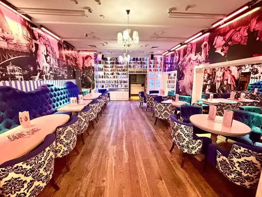 Wilde Matilde Deutsches Restaurant Cafe&acute; Bar und Variete