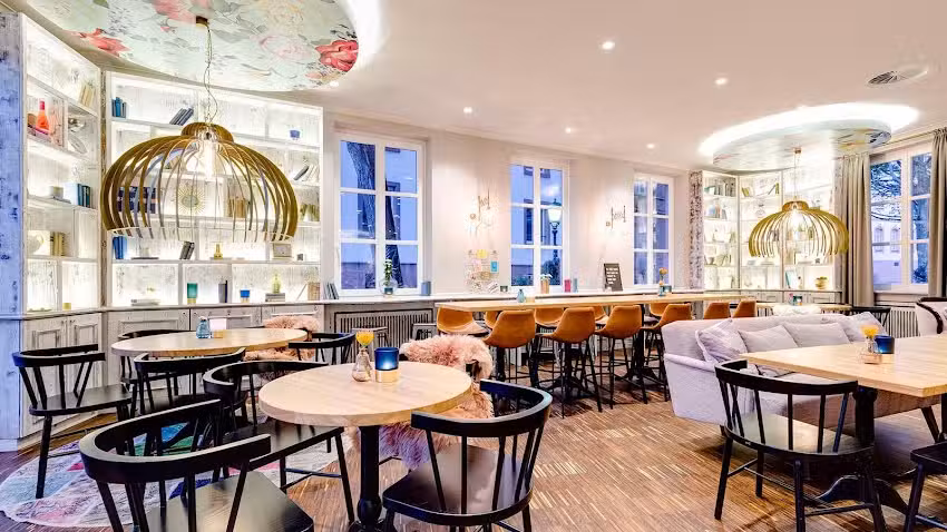 Wilma Wunder im Cafe am Ballplatz