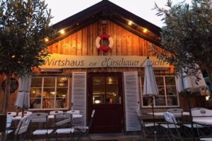 „Wirtshaus zur Hirschauer Bucht“ am Chiemsee