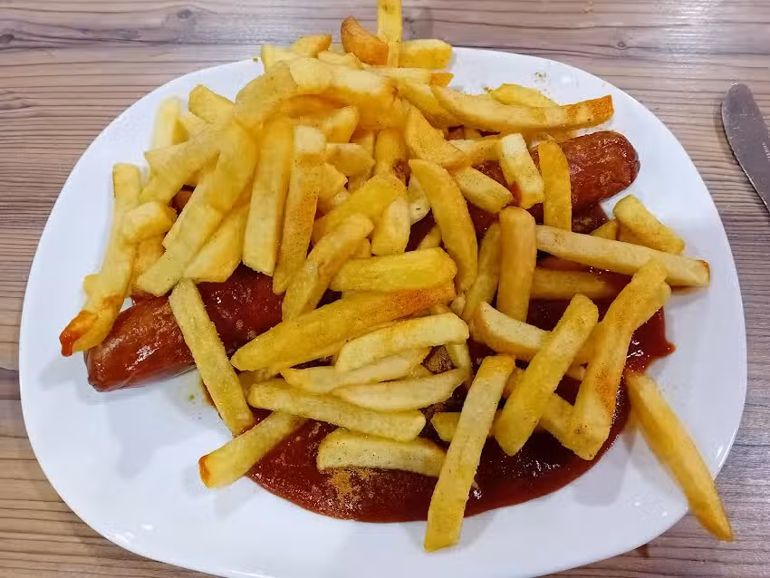 Wolf Fleischerei-Fachgesch&auml;ft mit Heisser Wolf Restaurant
