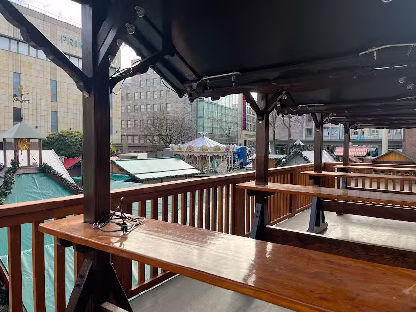 X-Mas Lounge & Caf&eacute;