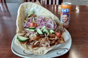 Yaprak Döner
