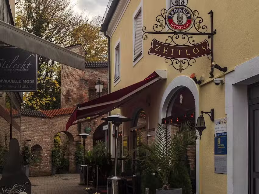 Zeitlos an der alten Stadtmauer