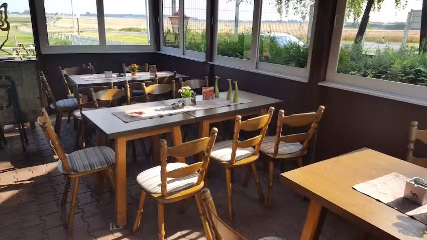 Zum Fliegerhorst in Asmusstedt