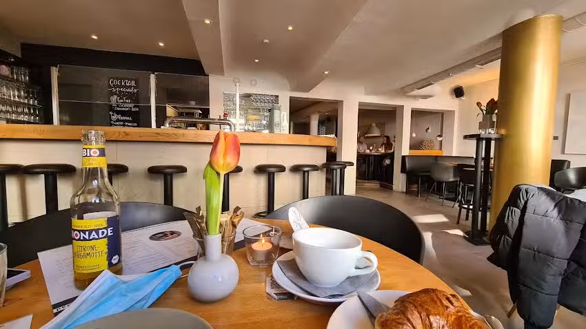 Zum Goldnen Rad &ndash; Tag & Nachtcaf&eacute;