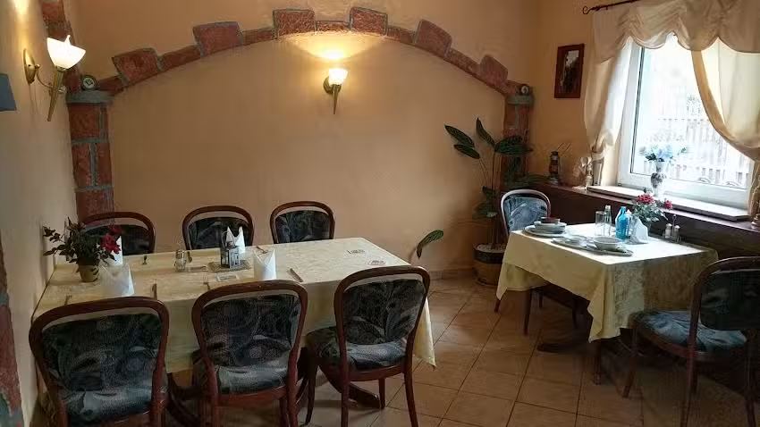 Zum G&uuml;terschuppen