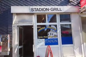 Zum Stadion