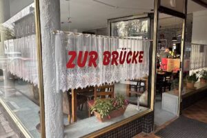 “ zur Brücke „