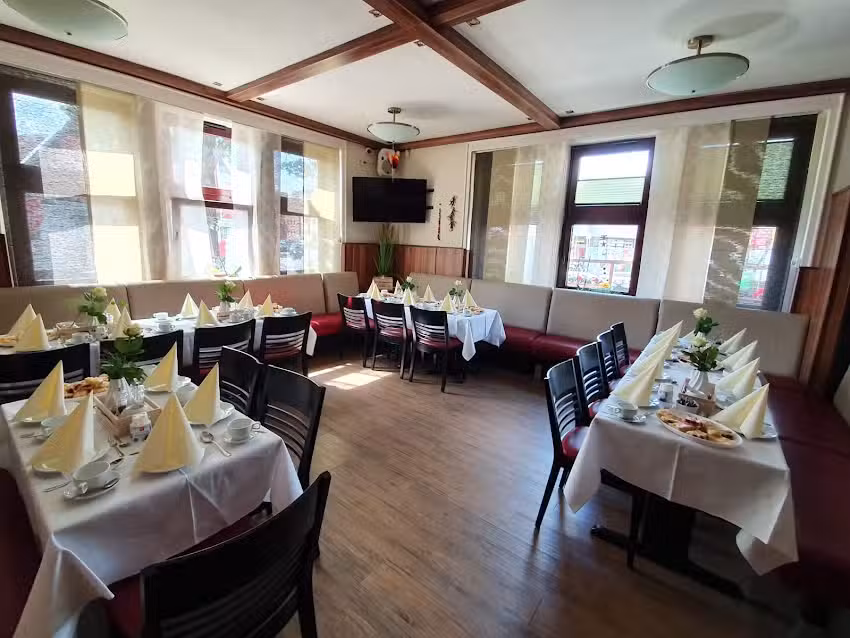 Zur Eiche Cafè * Restaurant * Bar