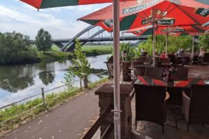 Zur &bdquo;Georgsburg&ldquo; an der Saale