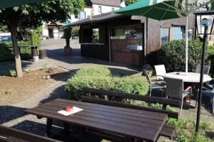 Zur Schönen Aussicht Schmuck s Biergarten