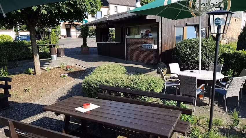 Zur Sch&ouml;nen Aussicht Schmuck s Biergarten