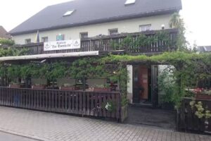 Zur Turnhalle