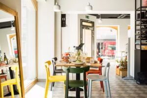 Zwölfe – Café / Weinbar / Gaststätte –